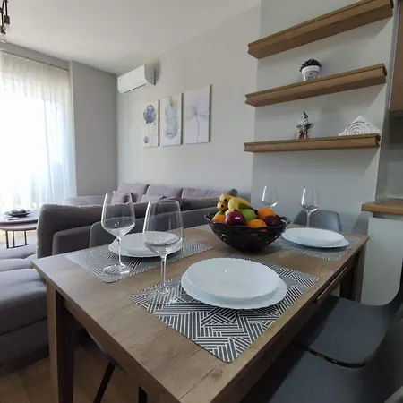 Golden View Apartment *